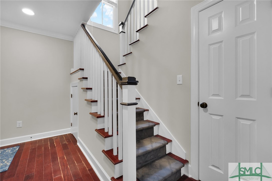 836 E Park Avenue Property Photo 20