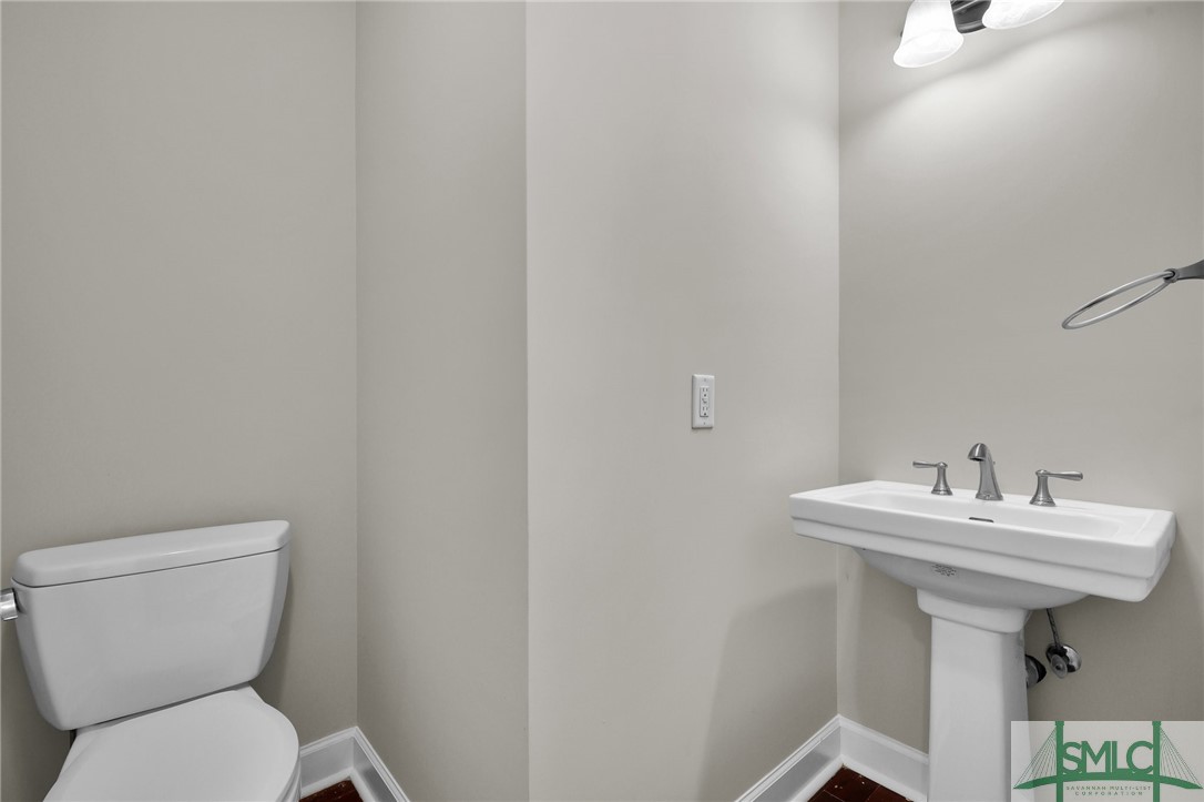 836 E Park Avenue Property Photo 34