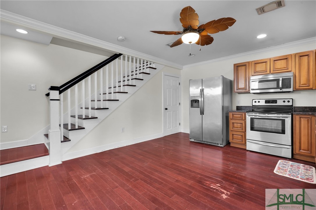 836 E Park Avenue Property Photo 36