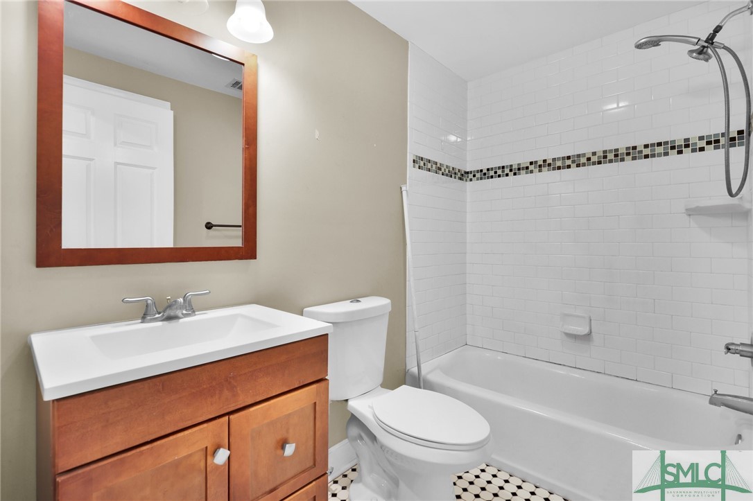 836 E Park Avenue Property Photo 43