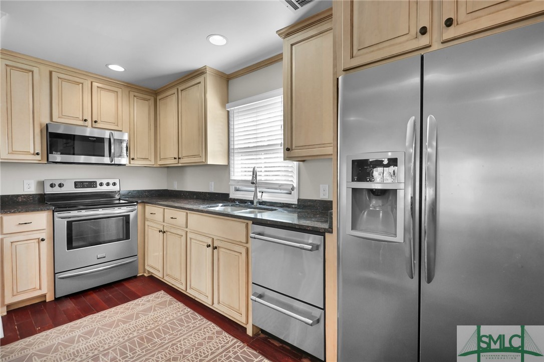 836 E Park Avenue Property Photo 49