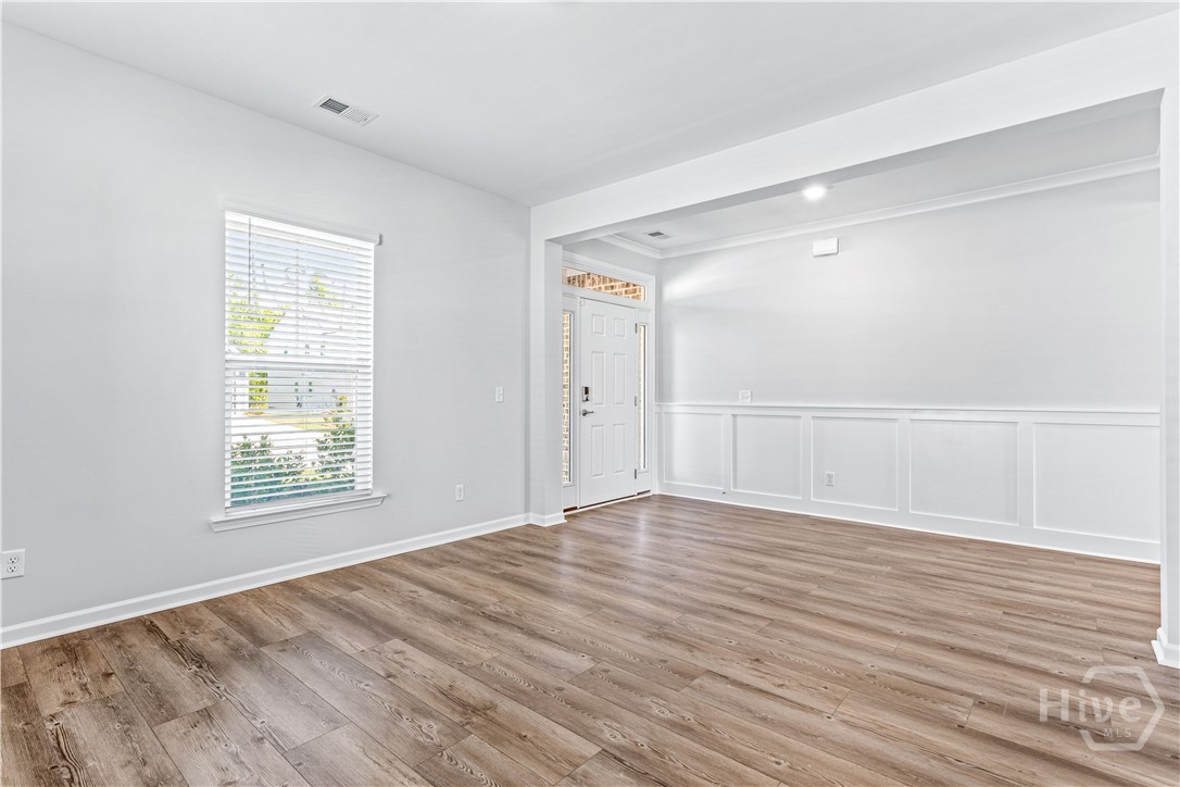 153 Como Drive Property Photo 6