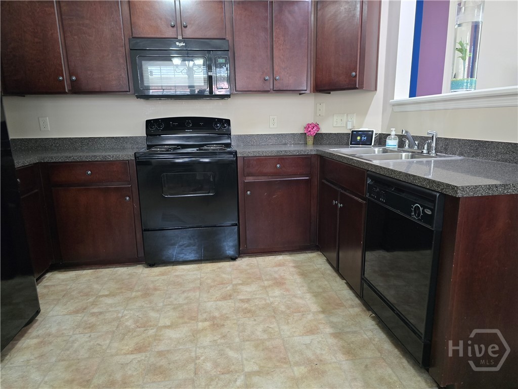 182 Gloucester Drive Property Photo 18