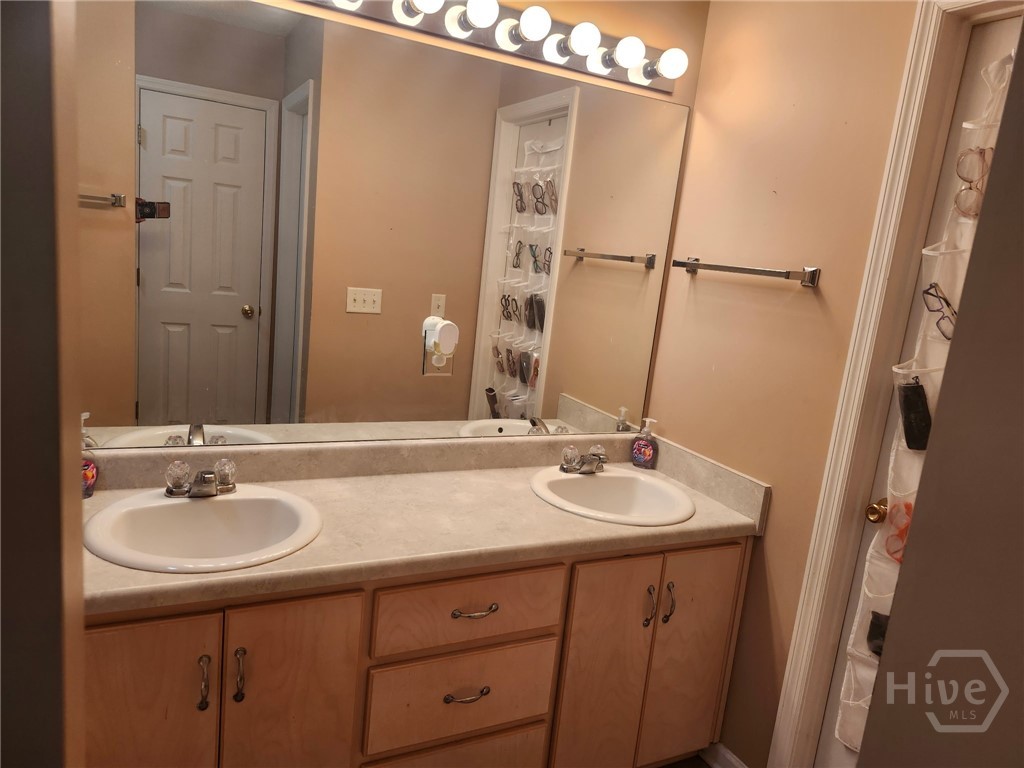 182 Gloucester Drive Property Photo 43