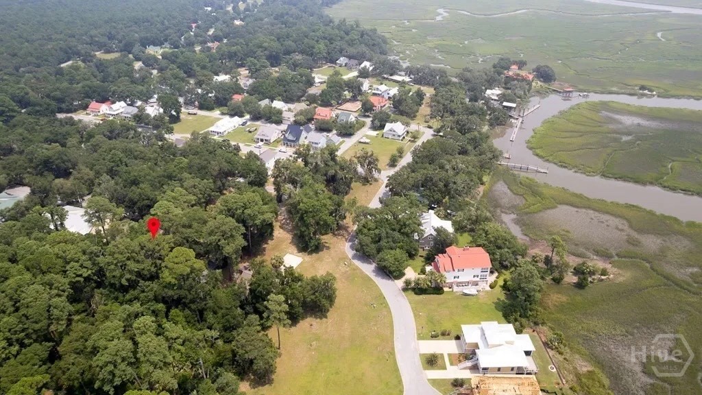 255 Oyster Point Drive Property Photo 3