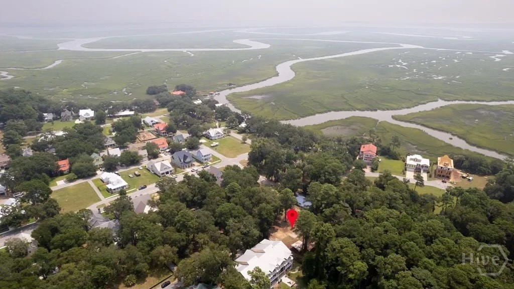 255 Oyster Point Drive Property Photo 4