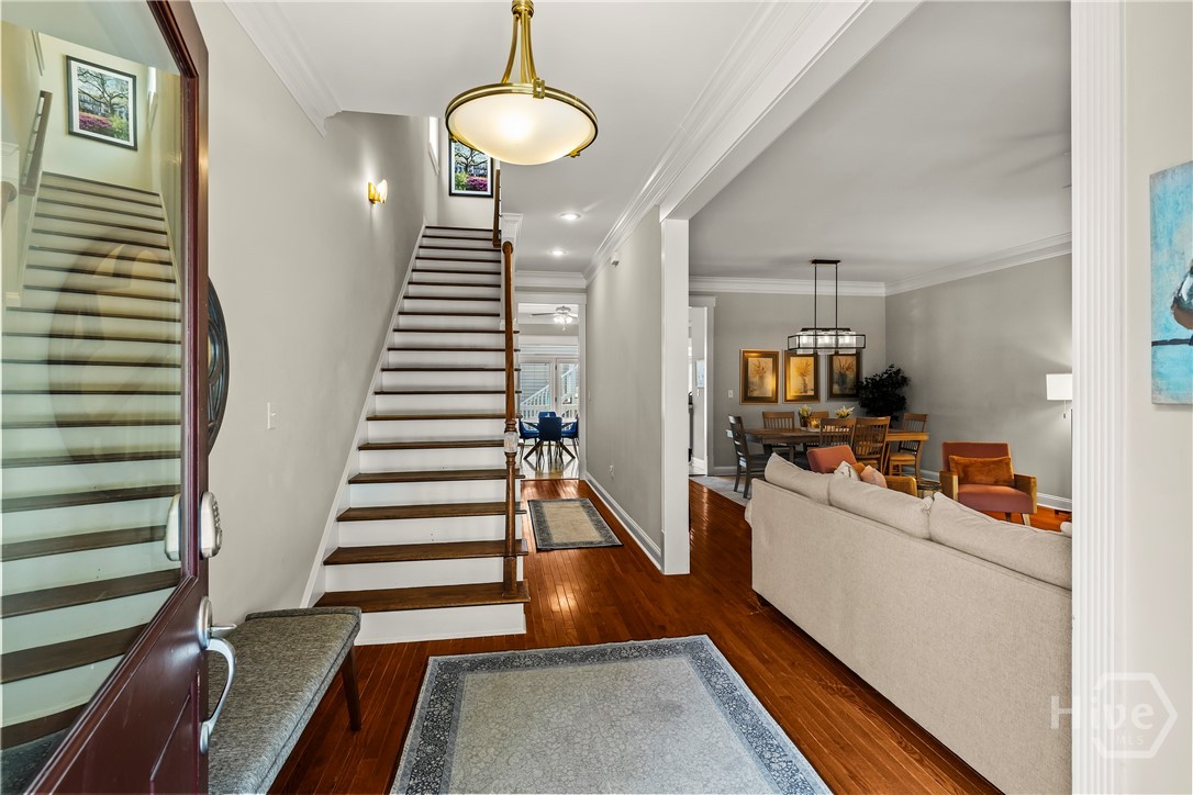 409 E Park Avenue Property Photo 4