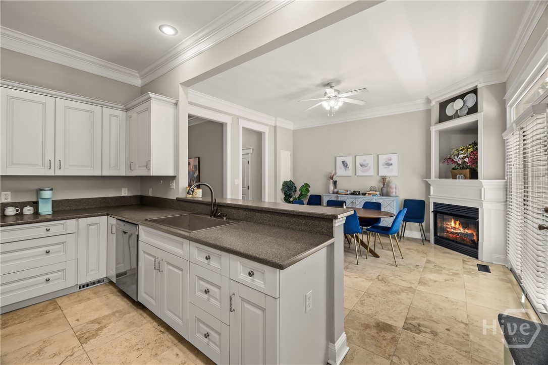 409 E Park Avenue Property Photo 13