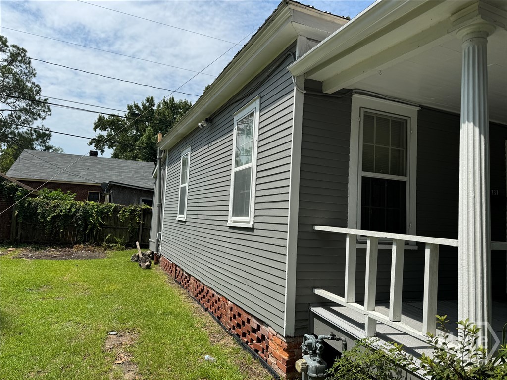737 E 37th Street Property Photo 2