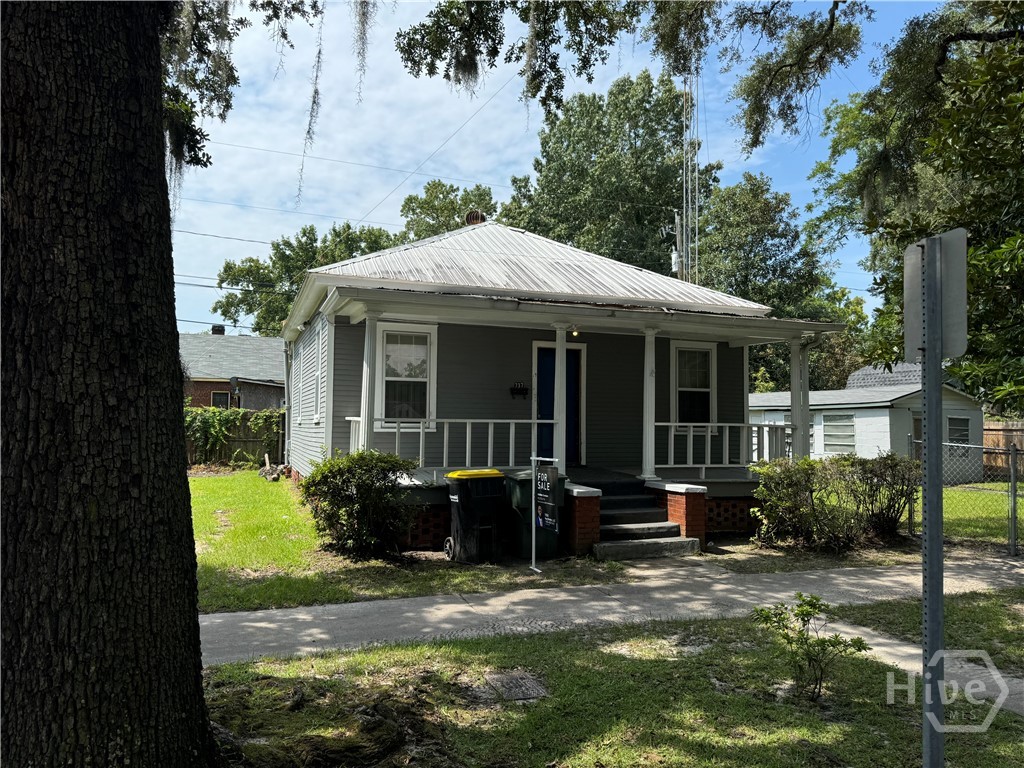737 E 37th Street Property Photo 3