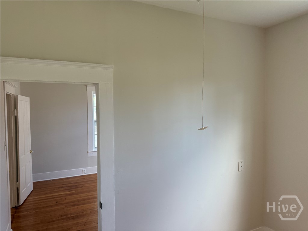 737 E 37th Street Property Photo 9
