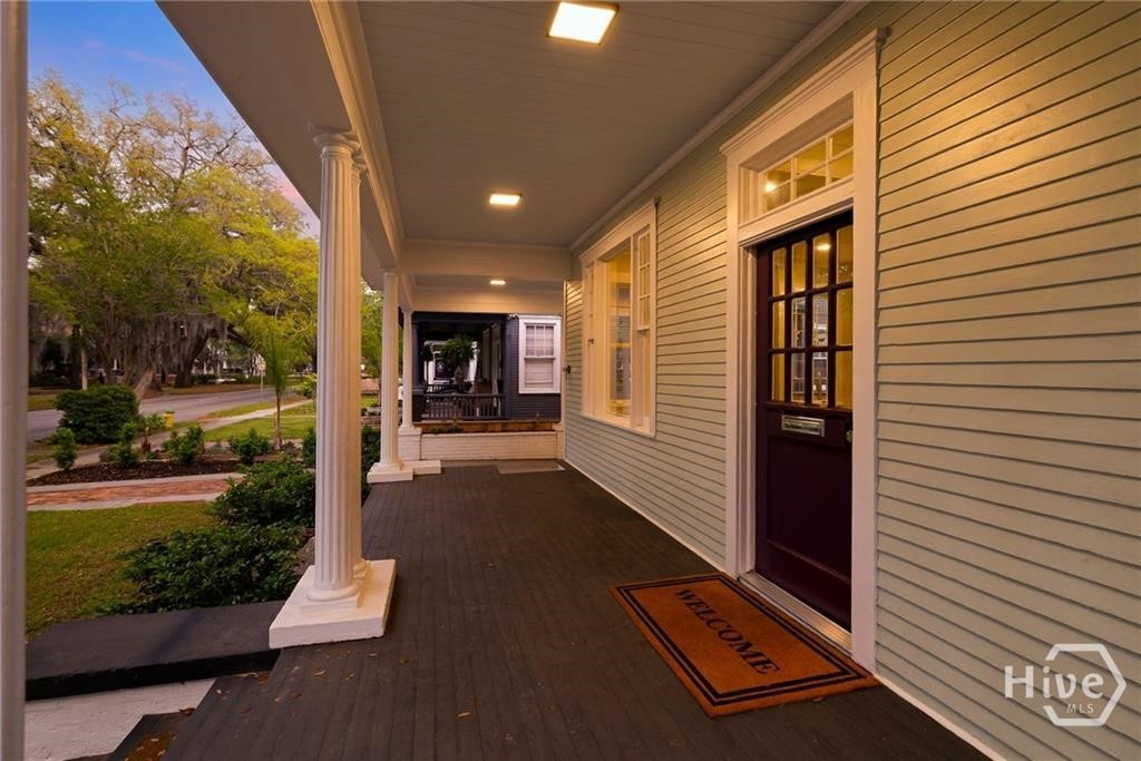 627 W 37th Street Property Photo 3