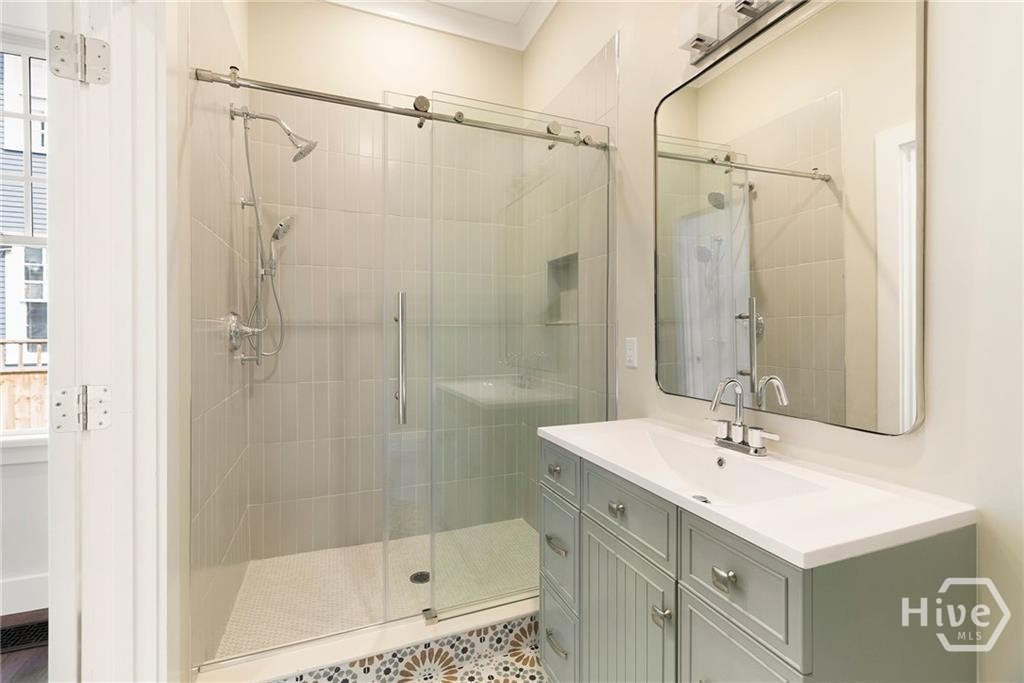 627 W 37th Street Property Photo 12