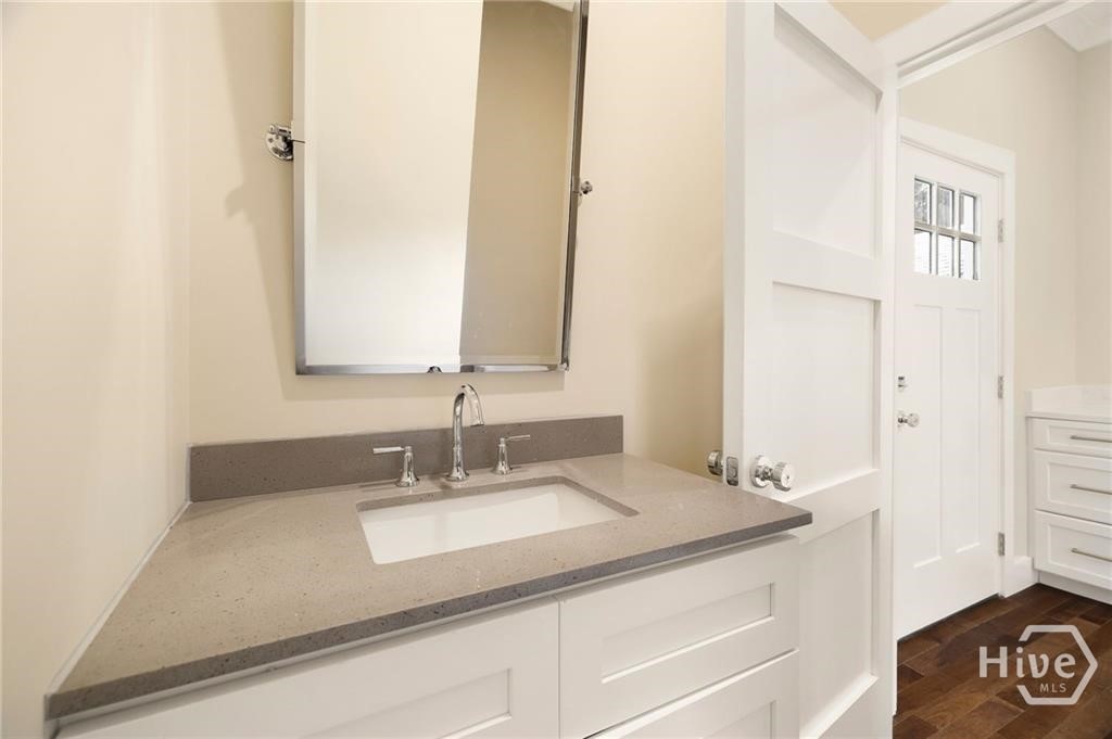 627 W 37th Street Property Photo 15