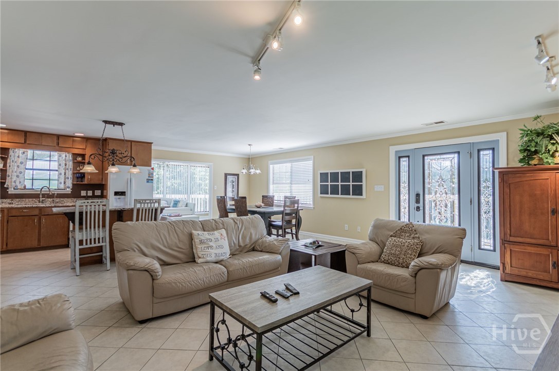 5 5th Avenue Property Photo 4