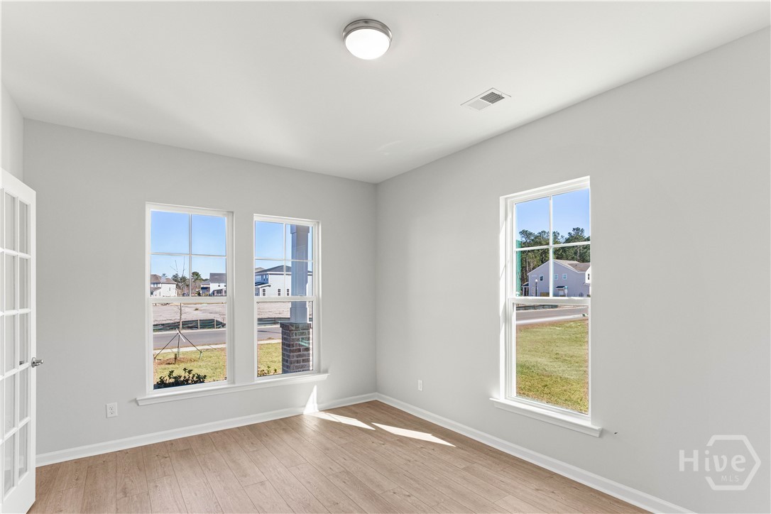 198 Champlain Drive Property Photo 7