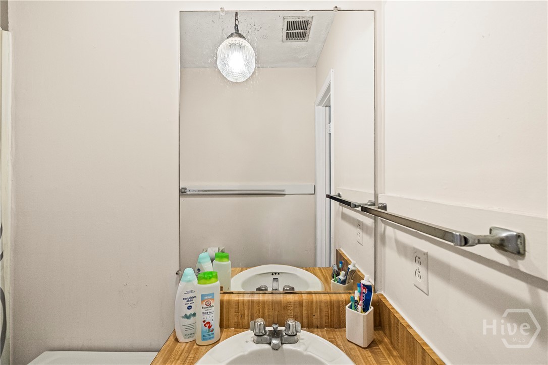 9 Hampstead Avenue Property Photo 24