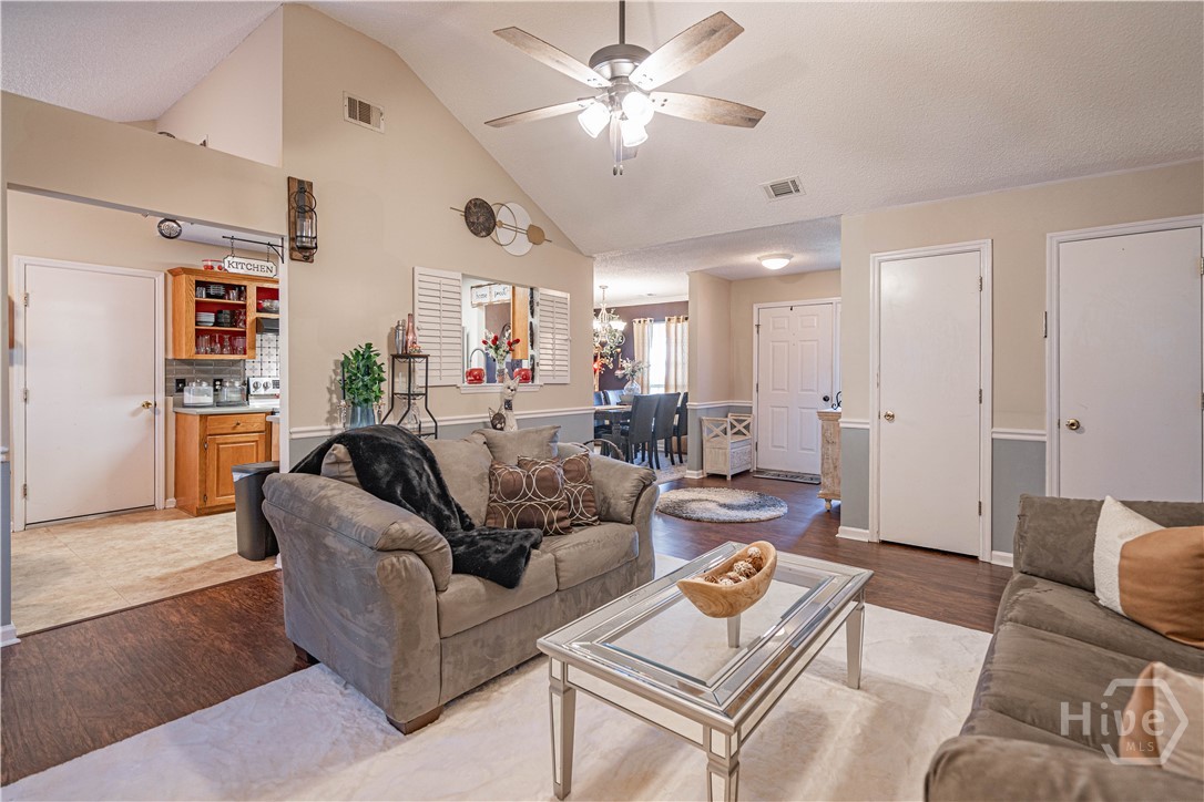 39 Cat Tail Court Property Photo 9