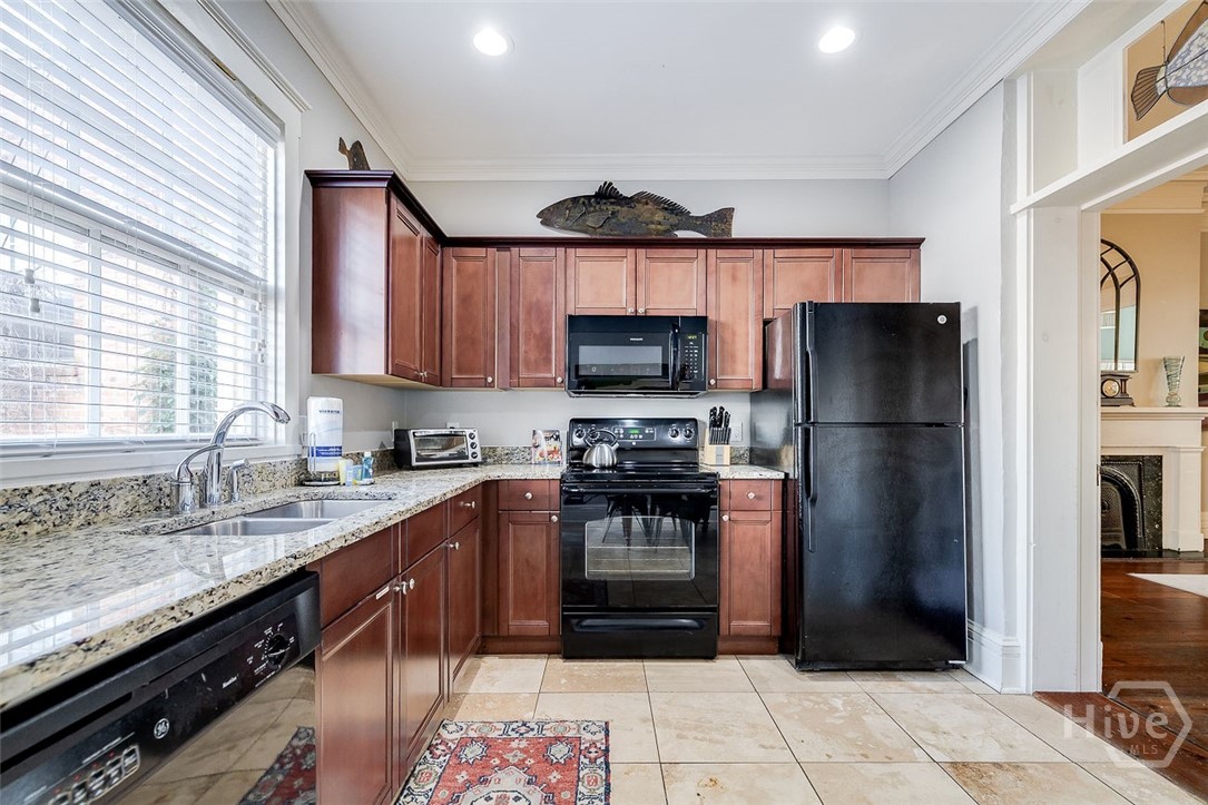28 E Taylor Street Property Photo 8