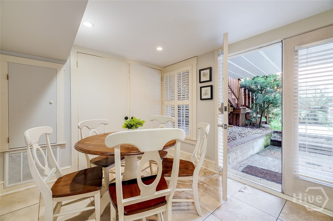 28 E Taylor Street Property Photo 67
