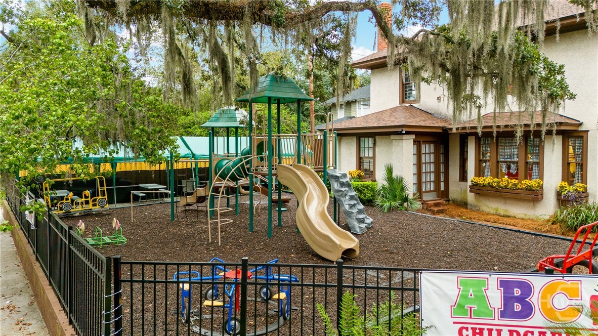 1106 E 48th Street Property Photo 8