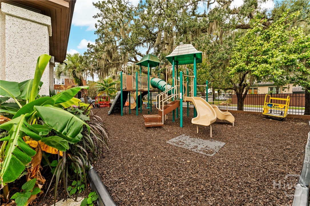 1106 E 48th Street Property Photo 12