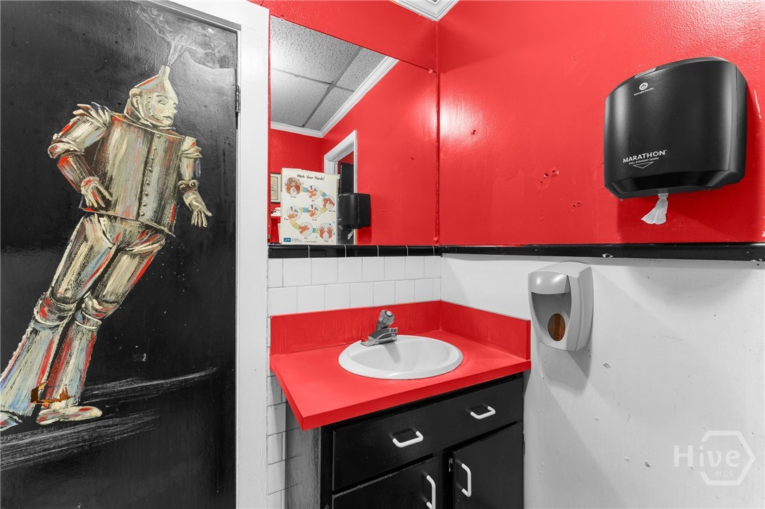 1106 E 48th Street Property Photo 43