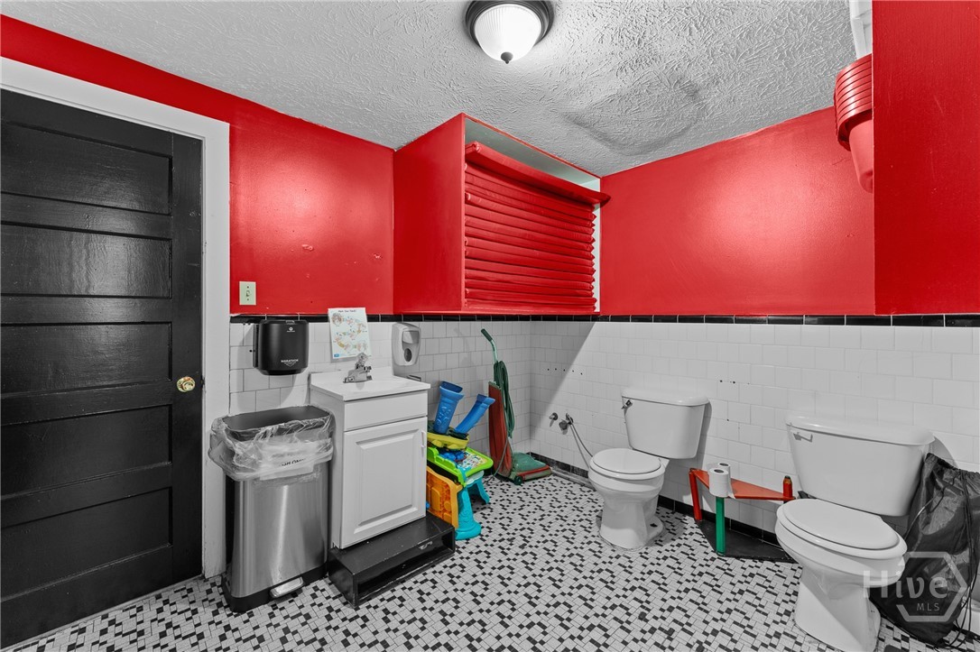 1106 E 48th Street Property Photo 50