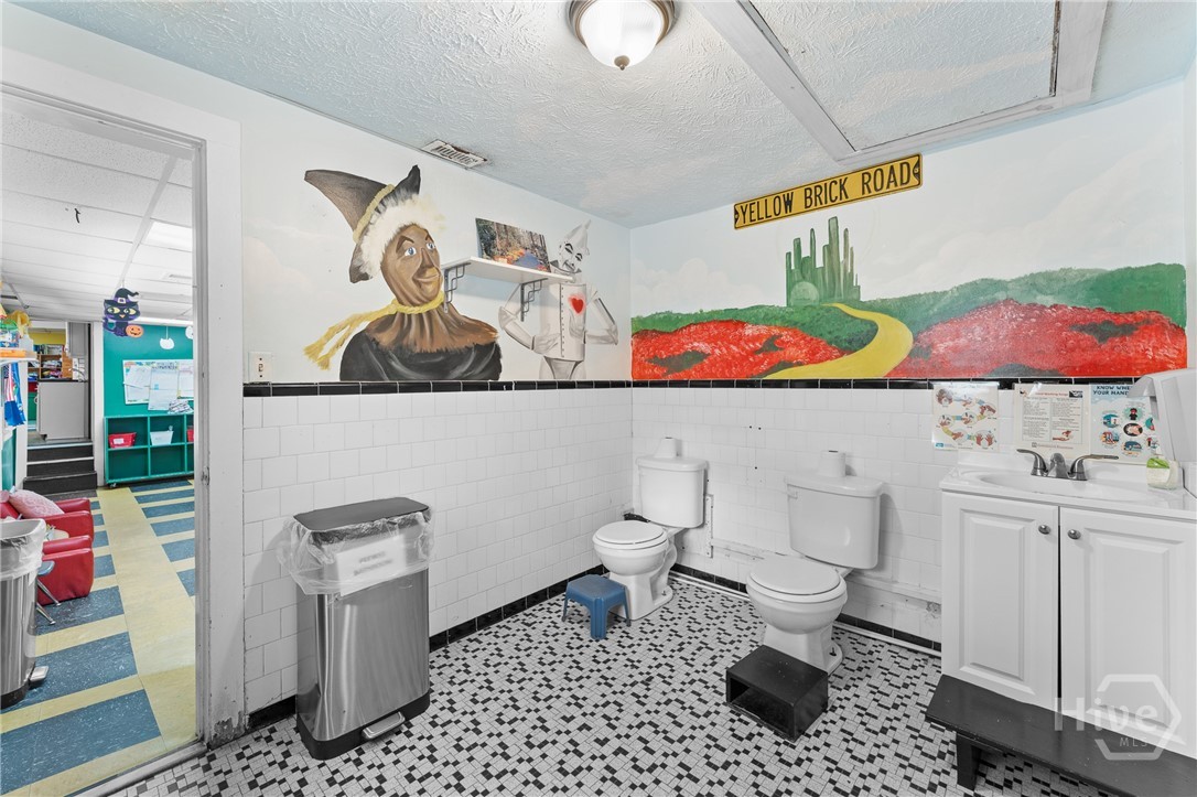 1106 E 48th Street Property Photo 51
