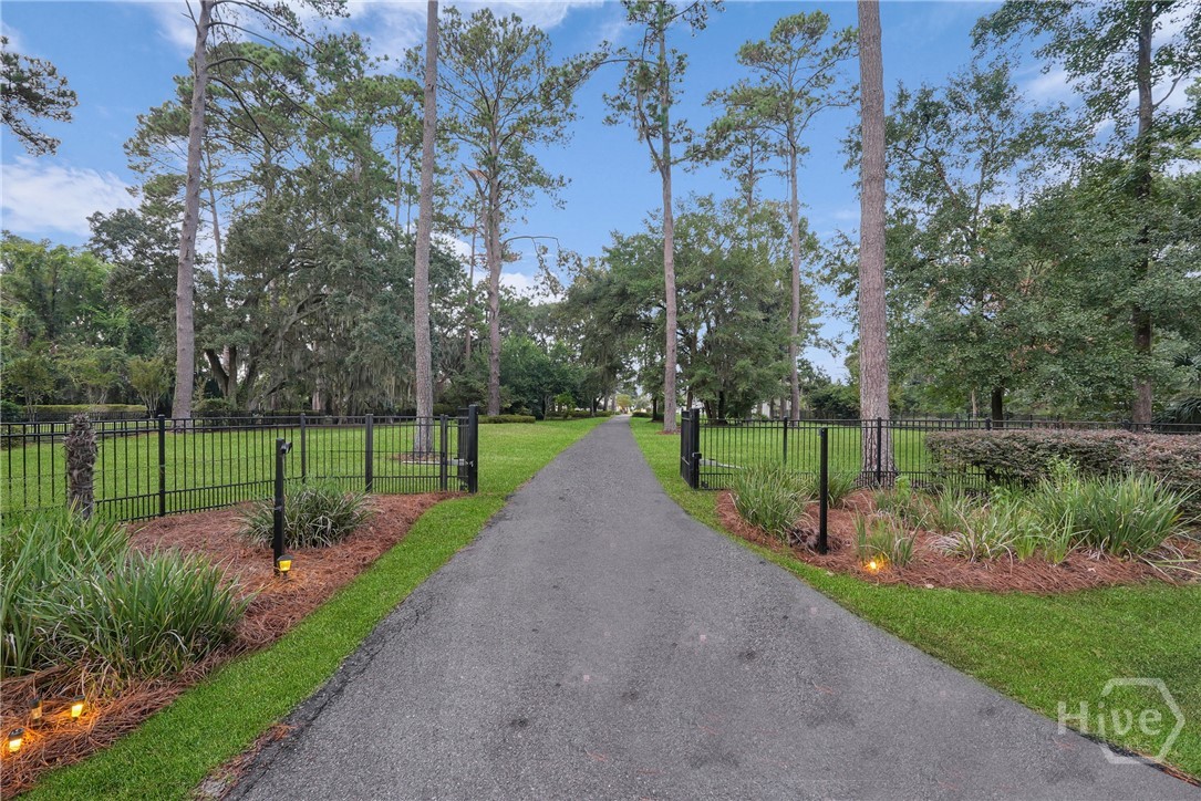 33 Penrose Drive Property Photo 3