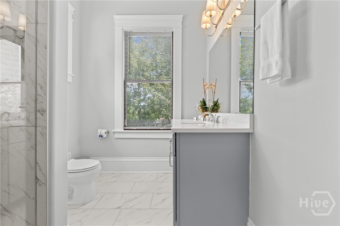 407 W 35th Street Property Photo 52