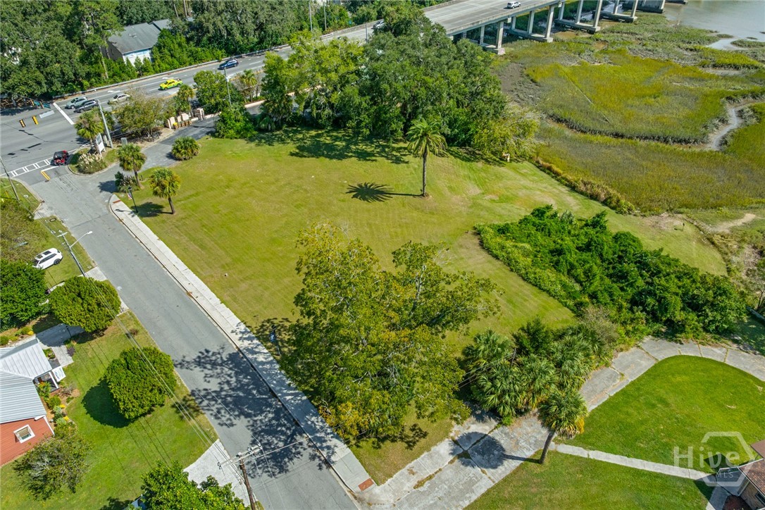 2702 River Drive Property Photo 9
