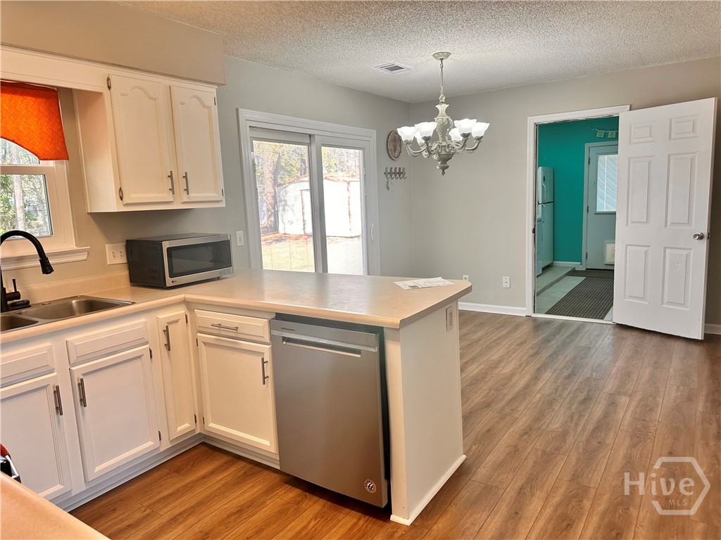 100 Usher Place Property Photo 8