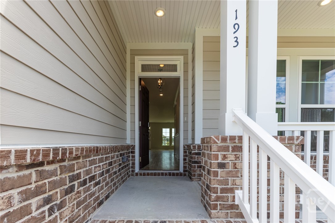 193 Champlain Drive Property Photo 2