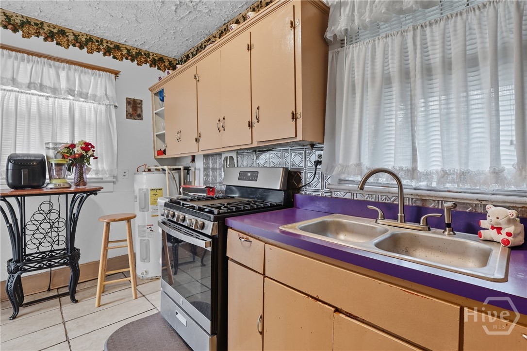 805 E 40th Street Property Photo 16