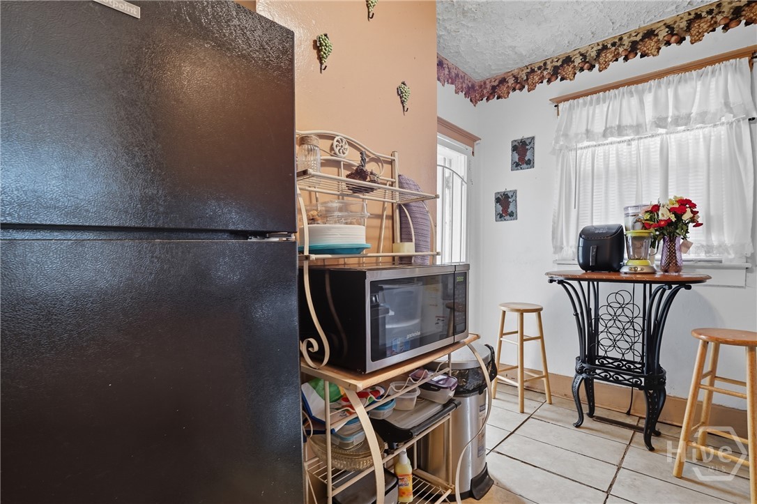 805 E 40th Street Property Photo 17