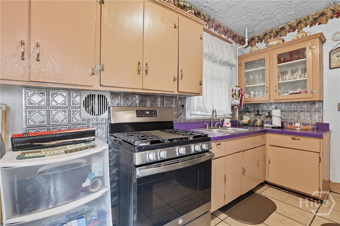 805 E 40th Street Property Photo 18