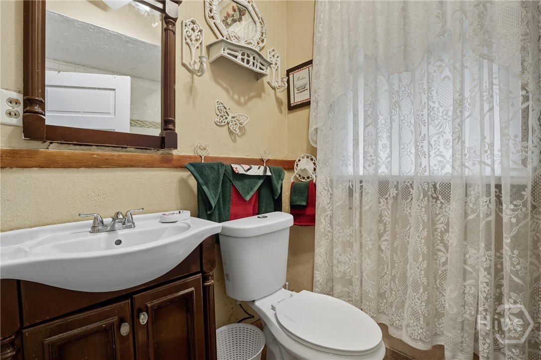 805 E 40th Street Property Photo 25
