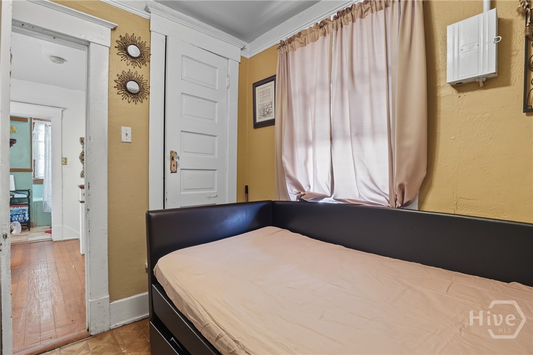 805 E 40th Street Property Photo 28
