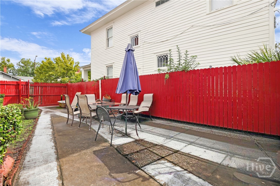 805 E 40th Street Property Photo 31