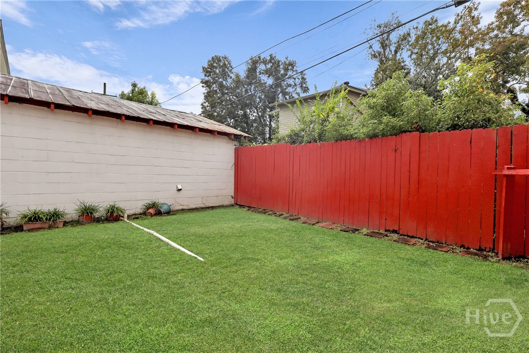 805 E 40th Street Property Photo 33