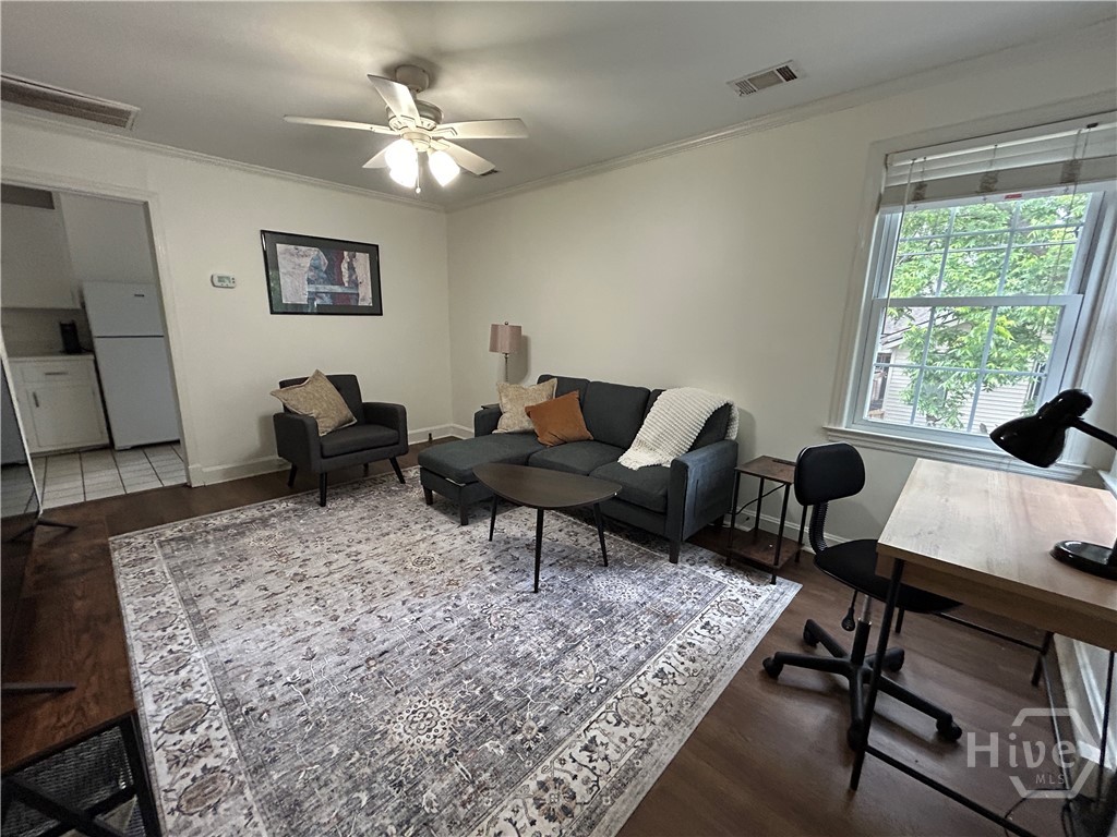 1506 E 50th Street Property Photo 3