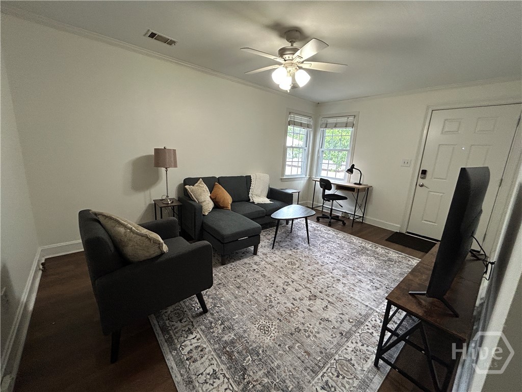 1506 E 50th Street Property Photo 4