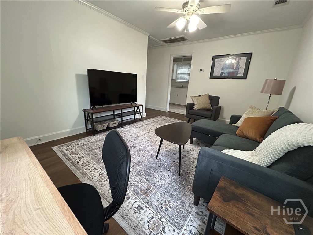 1506 E 50th Street Property Photo 5