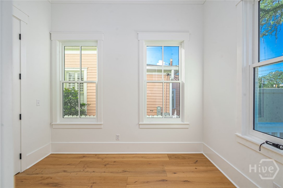 312 W 38th Street Property Photo 12