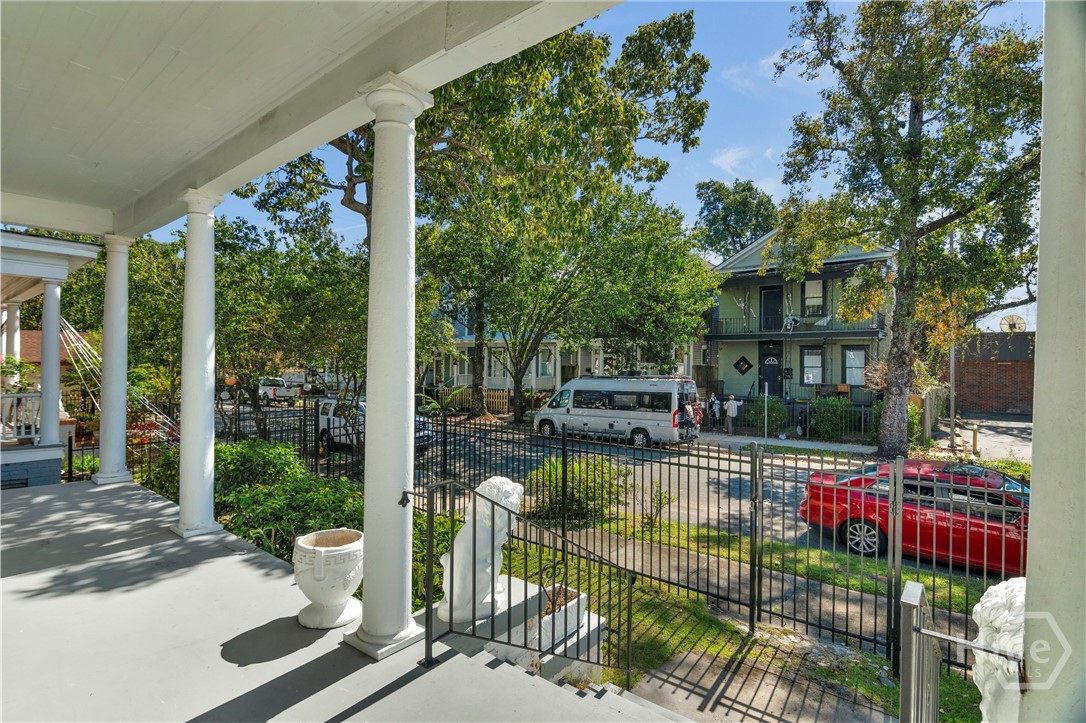 310 W 34th Street Property Photo 2