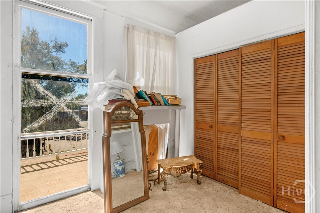 310 W 34th Street Property Photo 7