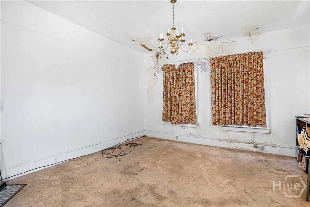 310 W 34th Street Property Photo 14