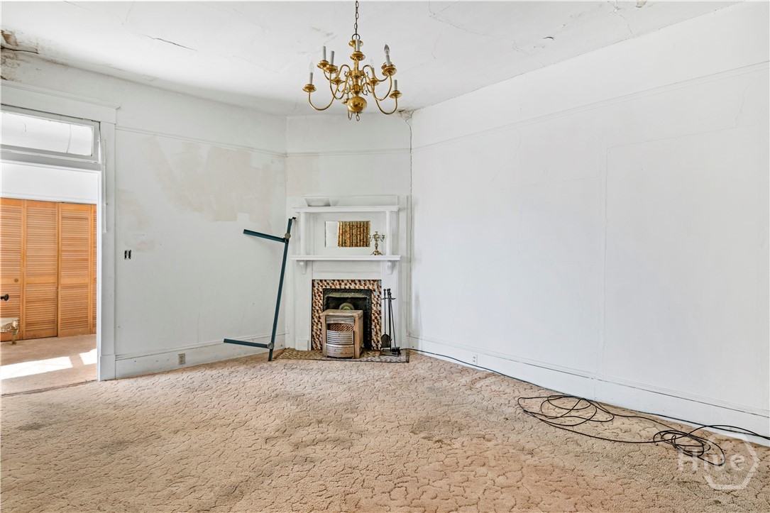310 W 34th Street Property Photo 15