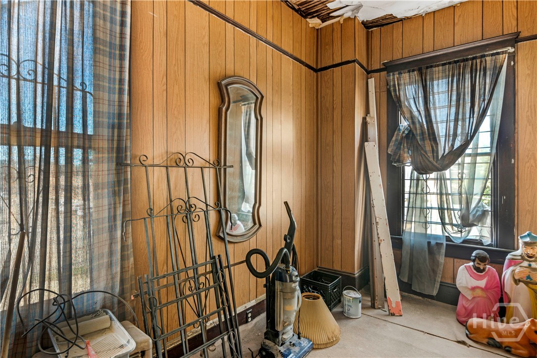 310 W 34th Street Property Photo 16